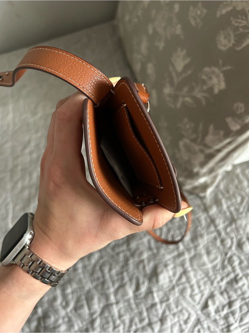 NWT BRAND NEW Leather Crossbody Phone Bag in Tan - Picture 8 of 11